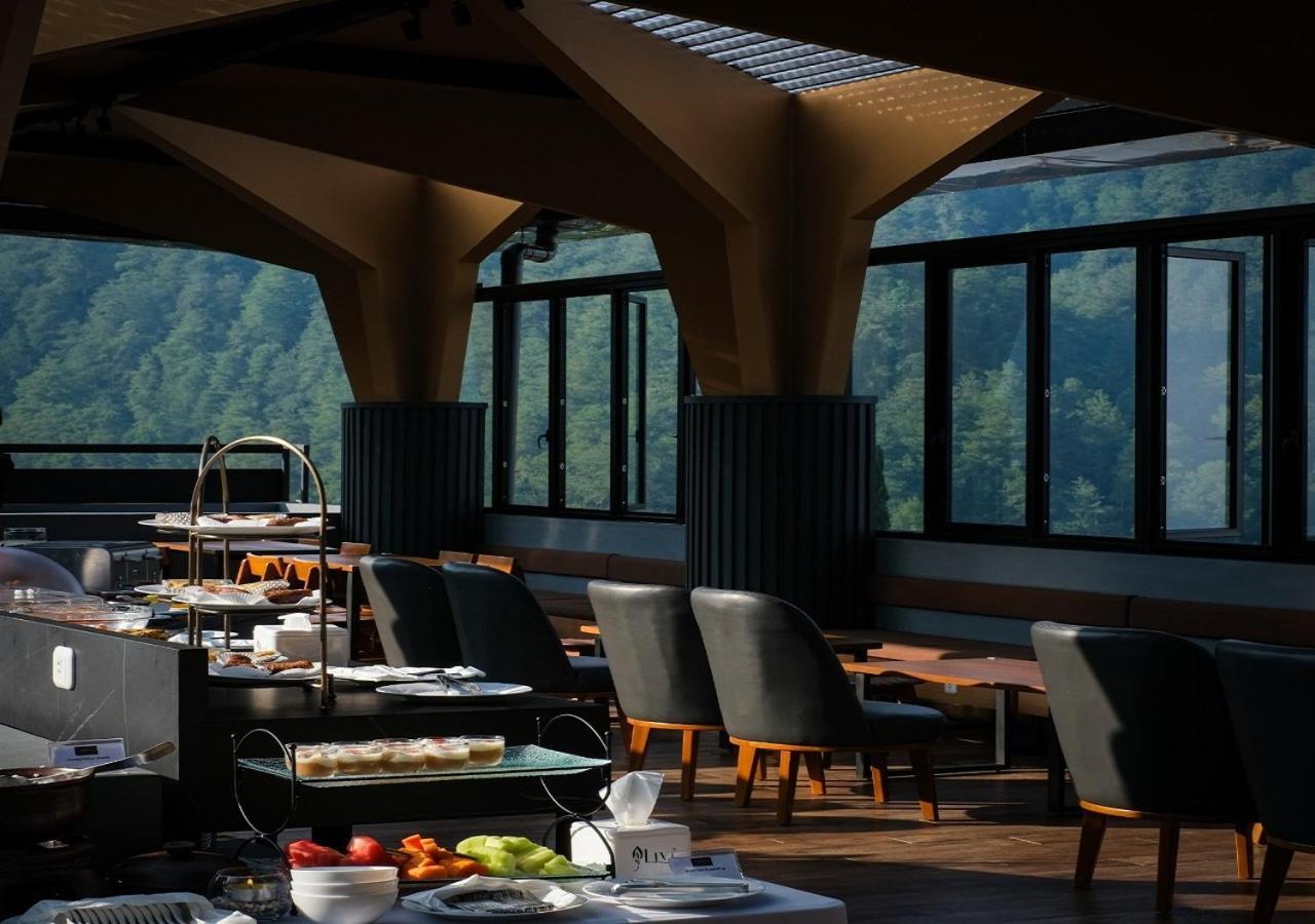 Allura Azana Resort Tawangmangu Bagian luar foto