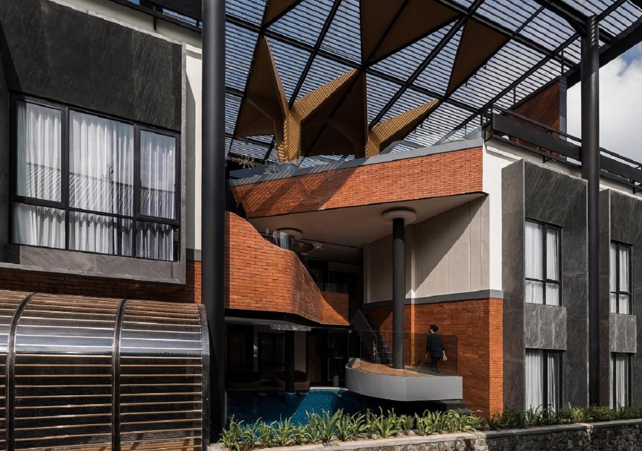 Allura Azana Resort Tawangmangu Bagian luar foto