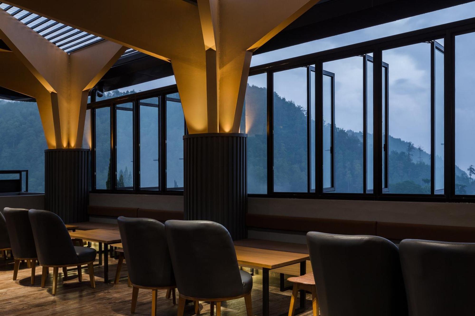 Allura Azana Resort Tawangmangu Bagian luar foto